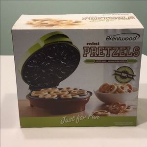 NIB - Brentwood Mini Pretzels Maker